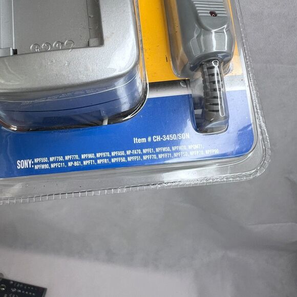 Digital Camera Universal Travel Charger w/ Extra Adapter Plates SONY CH3450 - Picture 6 of 7